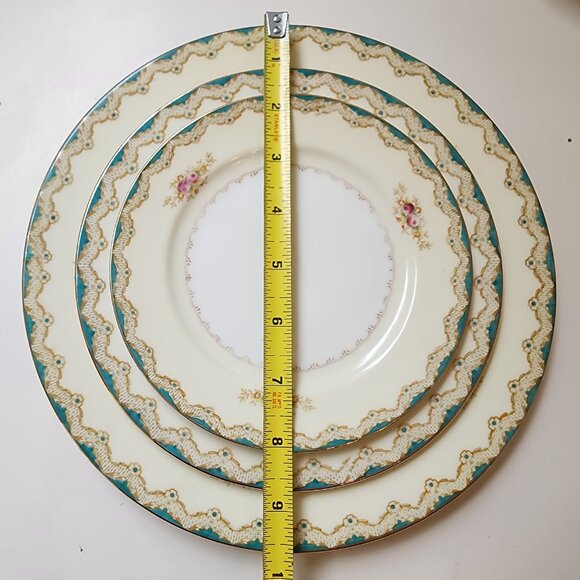 Vintage Meito China “Keepsake” Dinnerware Set – 1940s Japan – 12 Place Settings - Picture 13 of 17